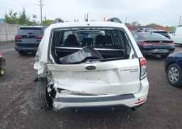 2010 SUBARU FORESTER XS