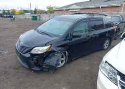 2011 TOYOTA SIENNA