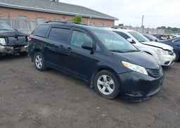 2011 TOYOTA SIENNA