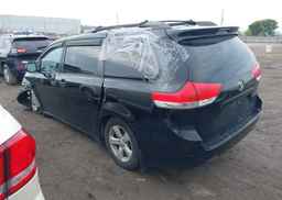 2011 TOYOTA SIENNA