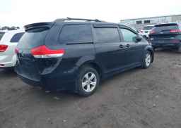 2011 TOYOTA SIENNA