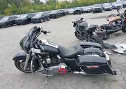 2010 HARLEY-DAVIDSON FLHX