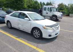 2011 TOYOTA CAMRY SE