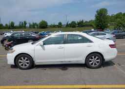 2011 TOYOTA CAMRY SE