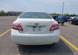 2011 TOYOTA CAMRY SE
