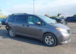 2015 TOYOTA SIENNA 7 PASSENGER