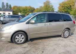 2009 TOYOTA SIENNA CE