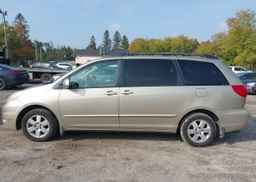 2009 TOYOTA SIENNA CE