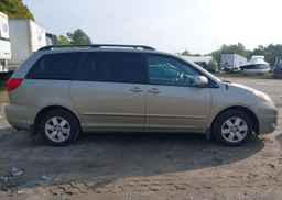 2009 TOYOTA SIENNA CE
