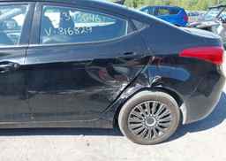 2013 HYUNDAI ELANTRA GL