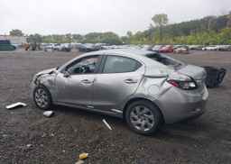 2016 TOYOTA YARIS