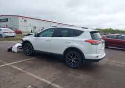 2018 TOYOTA RAV4 SE