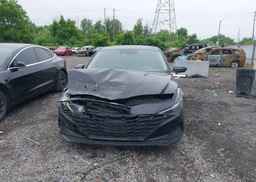 2022 HYUNDAI ELANTRA PREFERRED IVT WITH SUN AND TECH PACKAGE