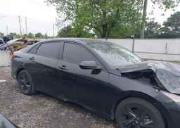 2022 HYUNDAI ELANTRA PREFERRED IVT WITH SUN AND TECH PACKAGE