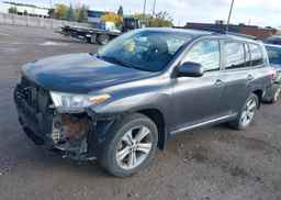 2011 TOYOTA HIGHLANDER SE