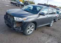 2011 TOYOTA HIGHLANDER SE