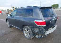 2011 TOYOTA HIGHLANDER SE