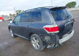 2011 TOYOTA HIGHLANDER SE