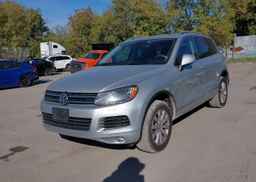 2013 VOLKSWAGEN TOUAREG