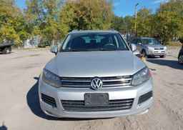 2013 VOLKSWAGEN TOUAREG