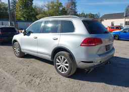 2013 VOLKSWAGEN TOUAREG