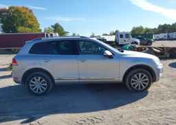 2013 VOLKSWAGEN TOUAREG
