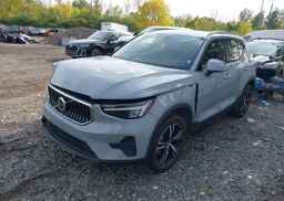 2025 VOLVO XC40 CORE