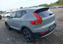 2025 VOLVO XC40 CORE