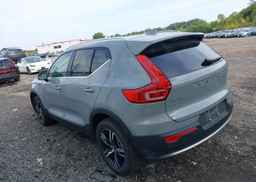 2025 VOLVO XC40 CORE