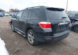 2011 TOYOTA HIGHLANDER SE