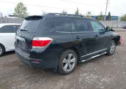 2011 TOYOTA HIGHLANDER SE