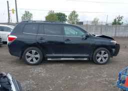 2011 TOYOTA HIGHLANDER SE