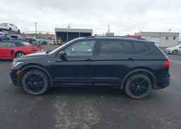 2022 VOLKSWAGEN TIGUAN SE R-LINE BLACK