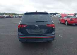 2022 VOLKSWAGEN TIGUAN SE R-LINE BLACK