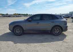 2019 PORSCHE CAYENNE
