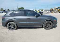 2019 PORSCHE CAYENNE