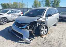2012 TOYOTA SIENNA