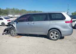 2012 TOYOTA SIENNA