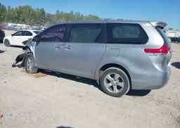 2012 TOYOTA SIENNA
