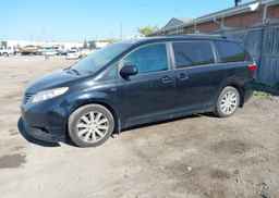 2017 TOYOTA SIENNA LE