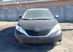 2017 TOYOTA SIENNA LE