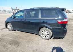 2017 TOYOTA SIENNA LE