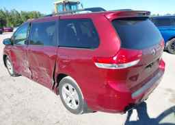 2012 TOYOTA SIENNA