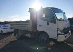 2016 HINO 195