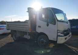 2016 HINO 195