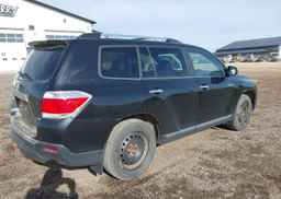 2011 TOYOTA HIGHLANDER LIMITED