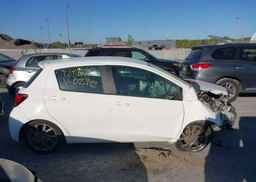 2015 TOYOTA YARIS SE