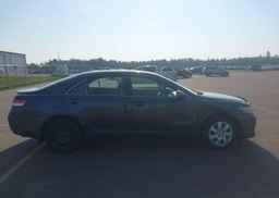 2010 TOYOTA CAMRY LE