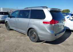 2011 TOYOTA SIENNA LE
