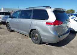 2011 TOYOTA SIENNA LE